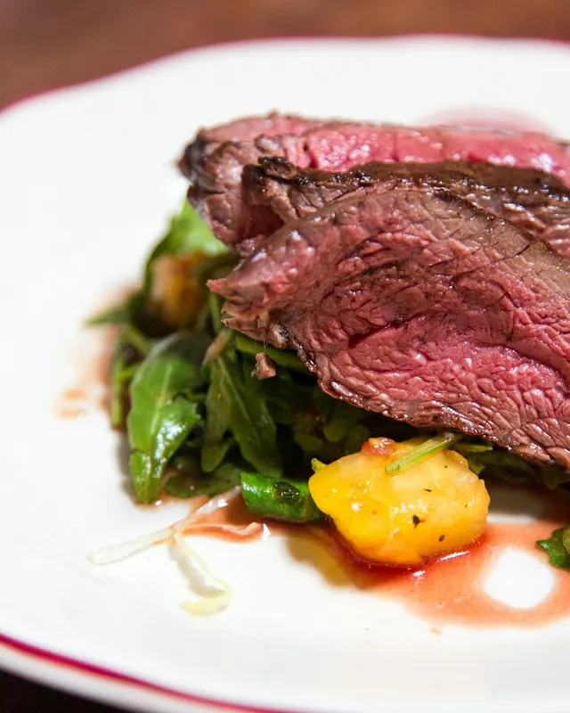 Tagliata di manzo su rucola